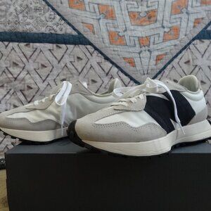 *NIB* New Balance 327 Sea Salt & Black Size 8M/9.5W NWT